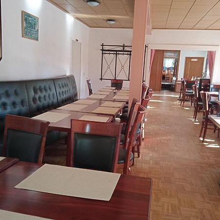 Hotel & Restaurant Zum Adlersberg Schleusingen 外观 照片