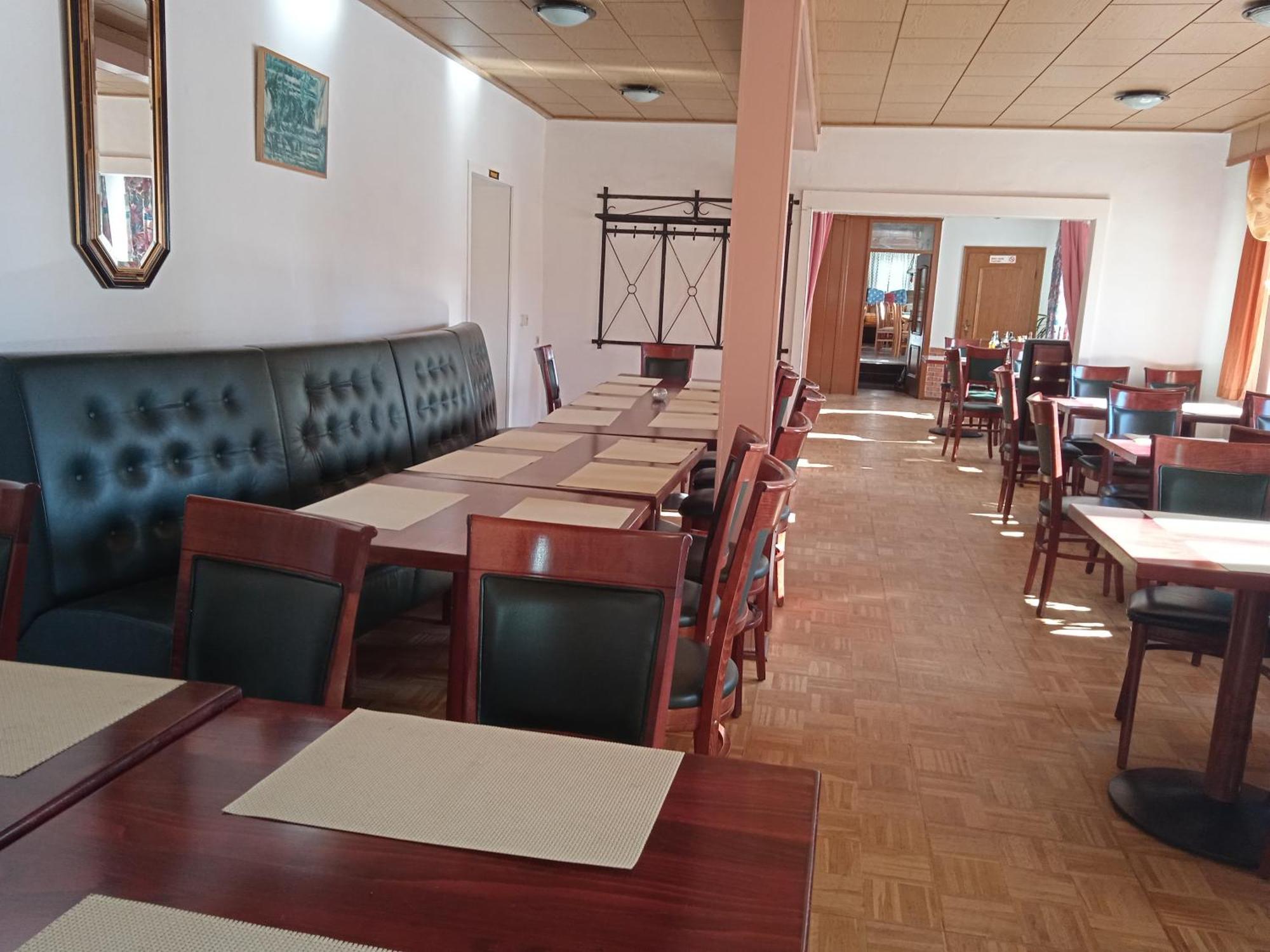 Hotel & Restaurant Zum Adlersberg Schleusingen 外观 照片